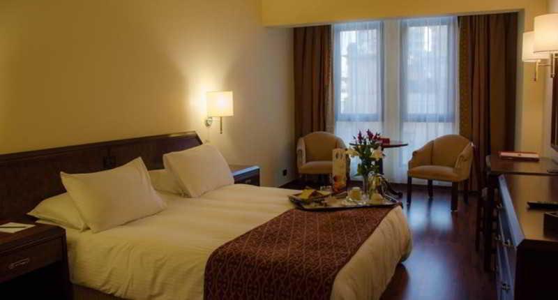 Le Commodore Hotel Бейрут Экстерьер фото