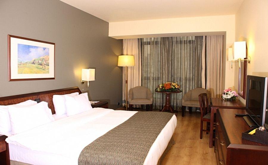 Le Commodore Hotel Бейрут Экстерьер фото