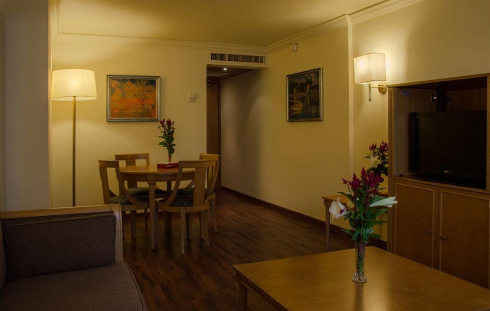 Le Commodore Hotel Бейрут Экстерьер фото