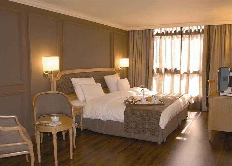 Le Commodore Hotel Бейрут Номер фото