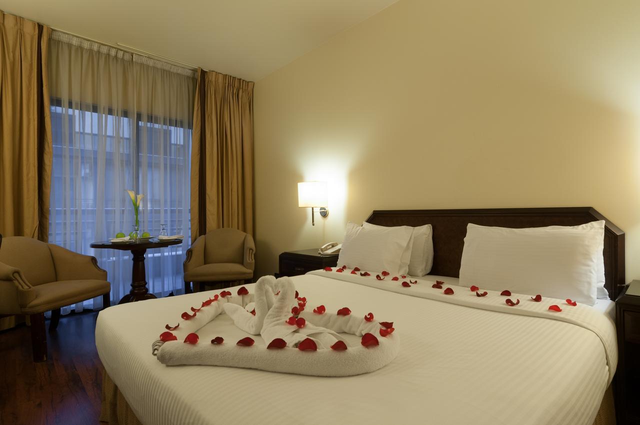 Le Commodore Hotel Бейрут Экстерьер фото