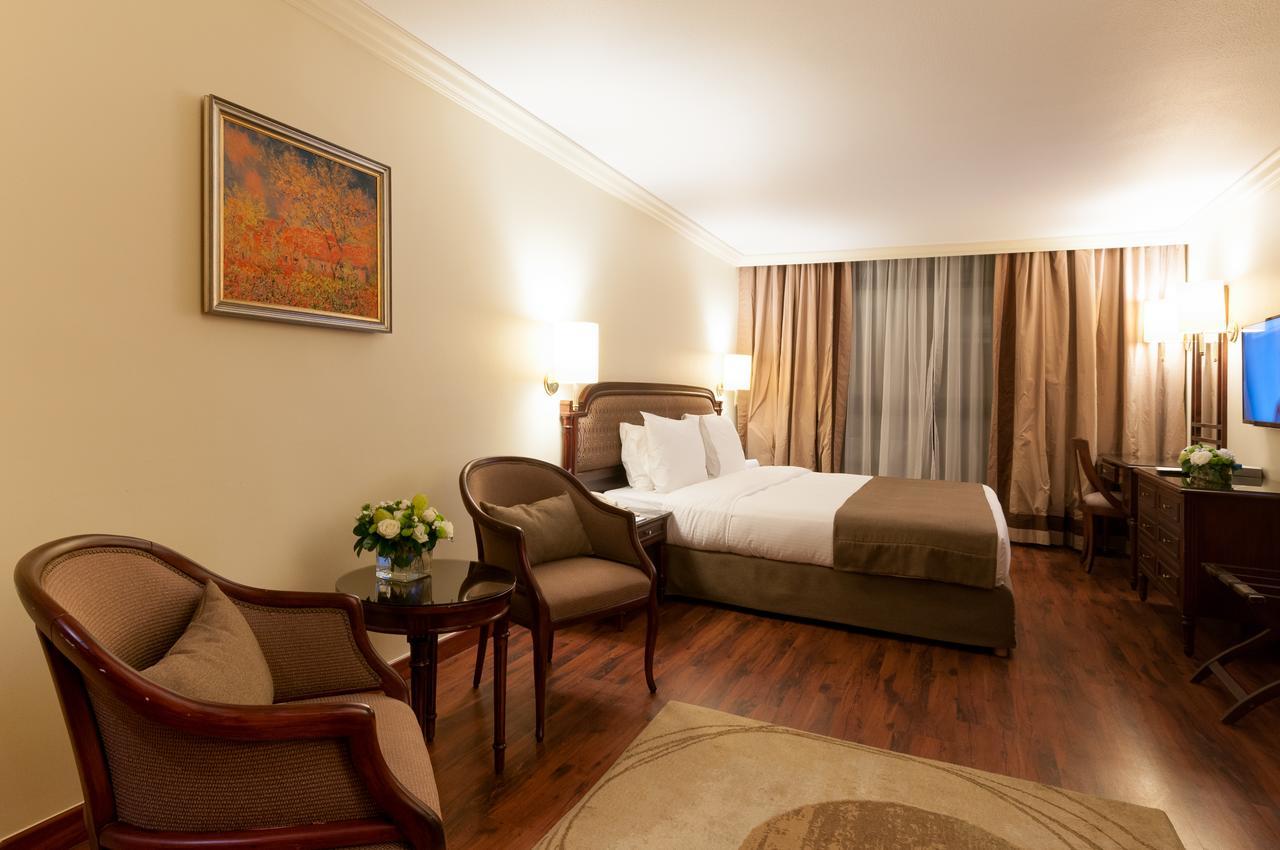 Le Commodore Hotel Бейрут Экстерьер фото