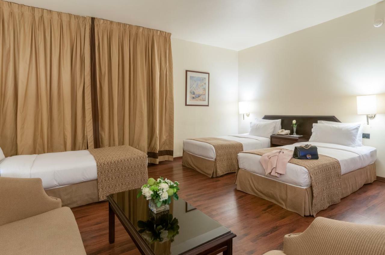 Le Commodore Hotel Бейрут Экстерьер фото